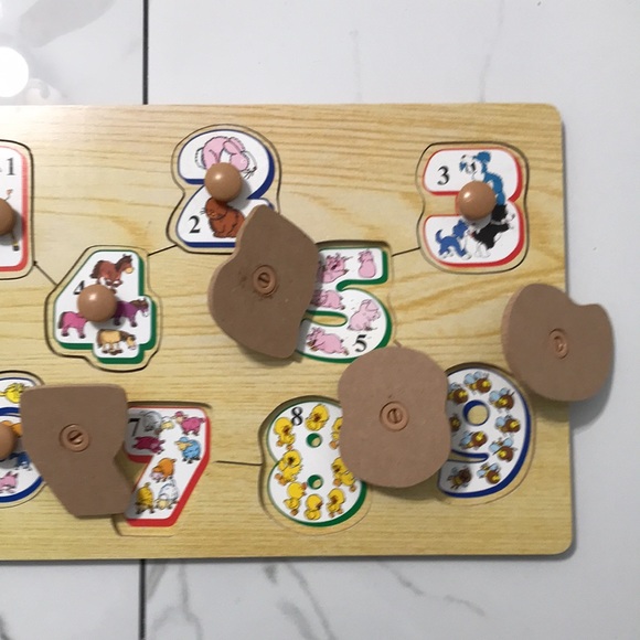 Chunky number puzzle with easy grab knobs - Picture 9 of 12